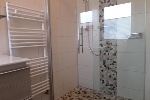 Borkum Ferienwohnung Kleine Möwe - Modernes Duschbad