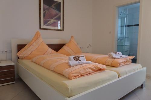 Borkum Ferienwohnung Moosdünen - Schlafzimmer 1, mit Bad