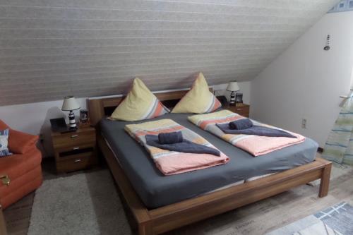 Borkum Ferienwohnung im Haus Jan Granat - Schlafzimmer mit Doppelbett 2x2m