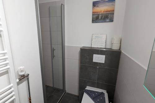 Borkum Ferienwohnung Strandnah - Modernes Duschbad